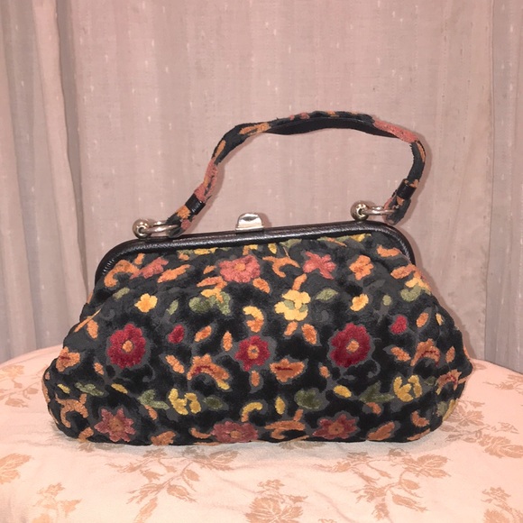 Vintage Handbags - Beautiful Vintage Carpet Bag🌺